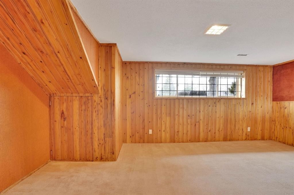 436 Huntley Way Ne, Calgary, AB - Indoor Photo Showing Other Room