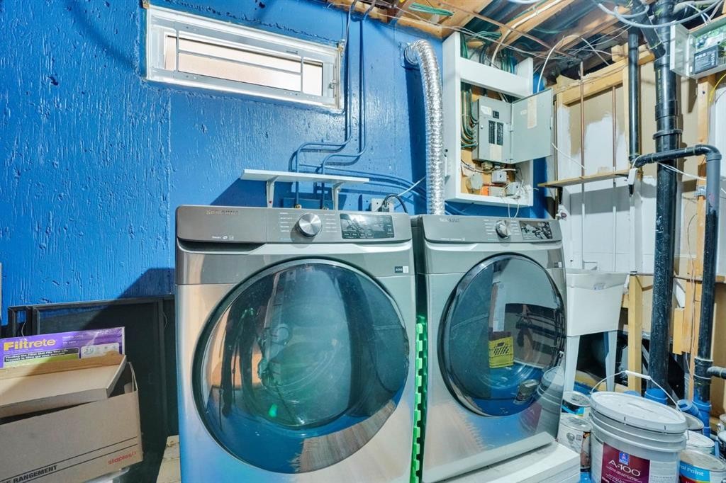 436 Huntley Way Ne, Calgary, AB - Indoor Photo Showing Laundry Room