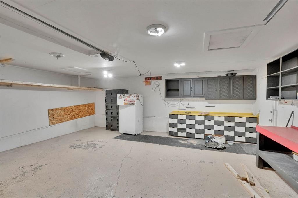 436 Huntley Way Ne, Calgary, AB - Indoor