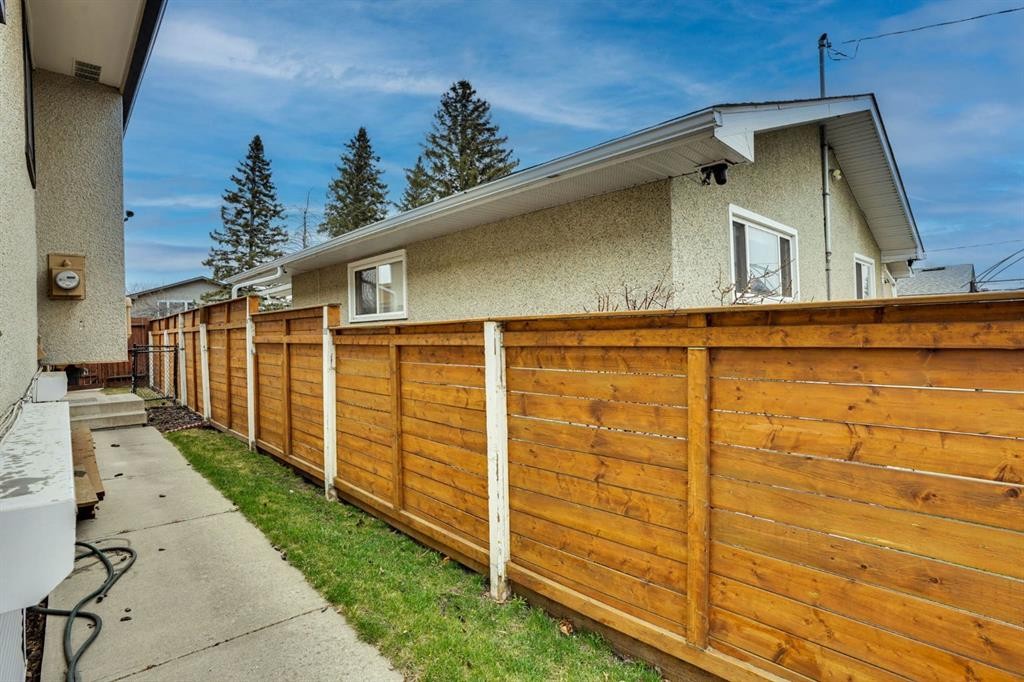 436 Huntley Way Ne, Calgary, AB - Outdoor With Exterior