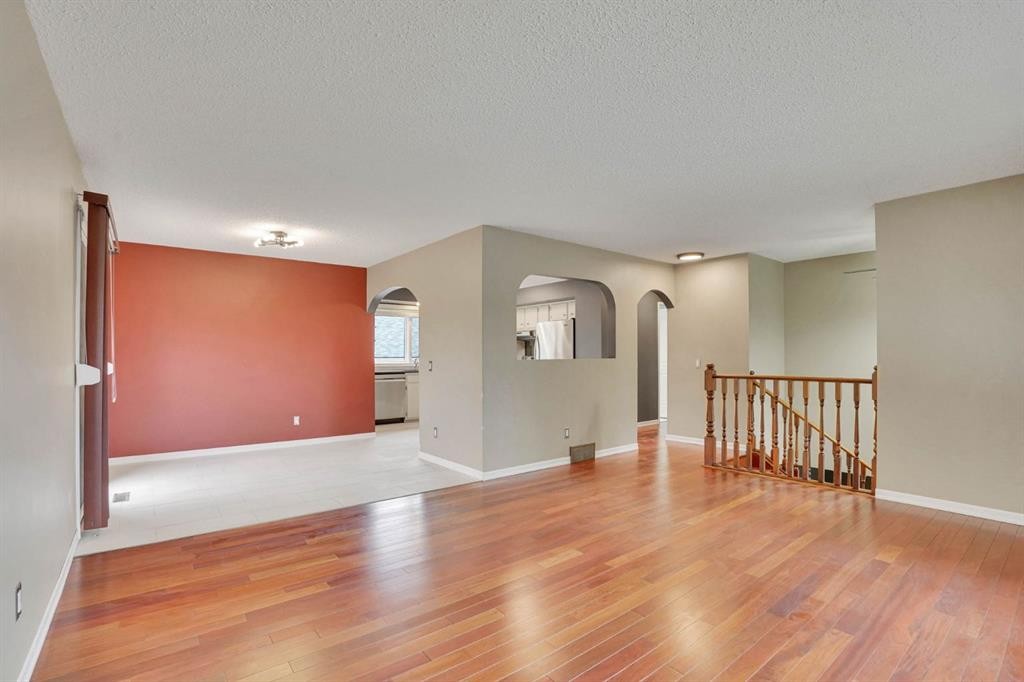 436 Huntley Way Ne, Calgary, AB - Indoor Photo Showing Other Room