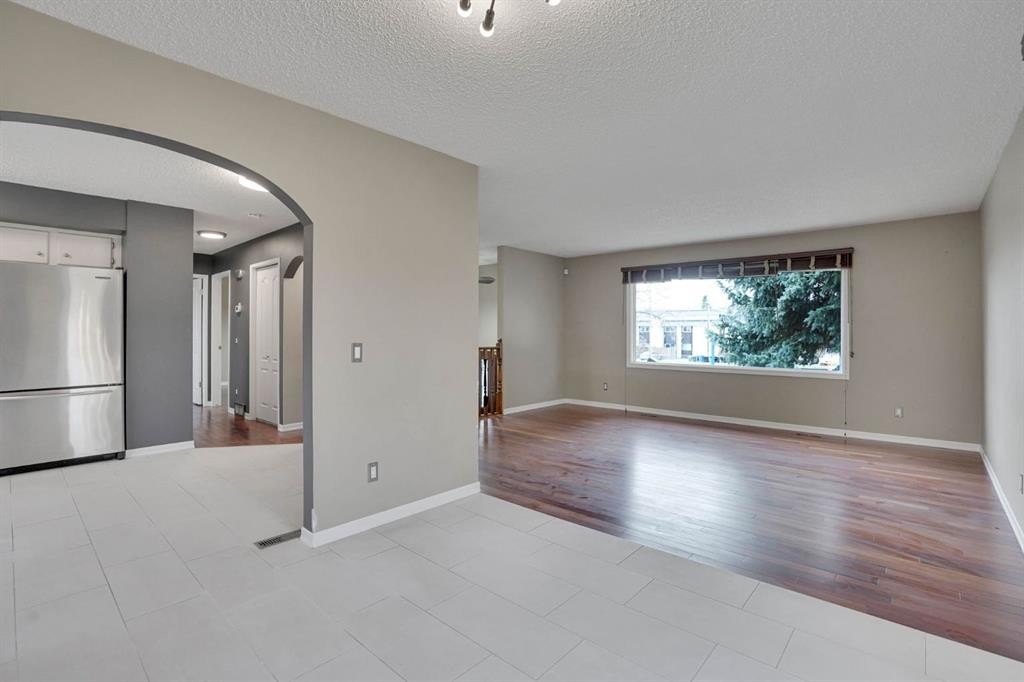 436 Huntley Way Ne, Calgary, AB - Indoor