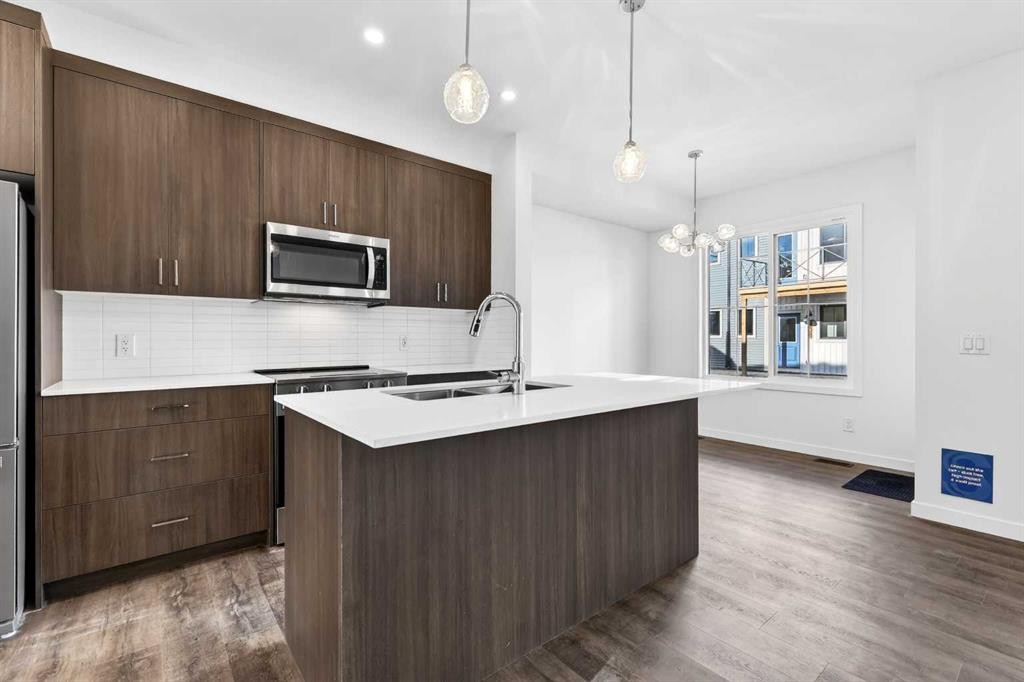 54 Creekside Way Sw, Calgary, AB - Indoor Photo Showing Kitchen With Upgraded Kitchen