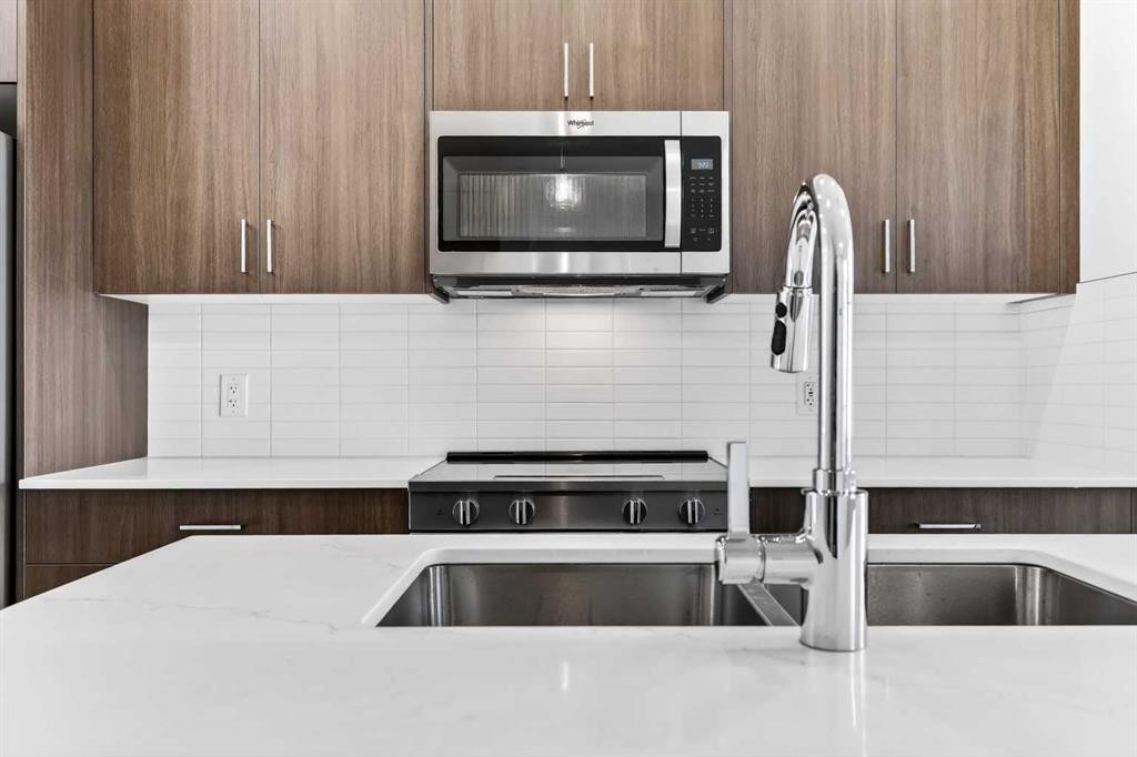 54 Creekside Way Sw, Calgary, AB - Indoor Photo Showing Kitchen With Double Sink