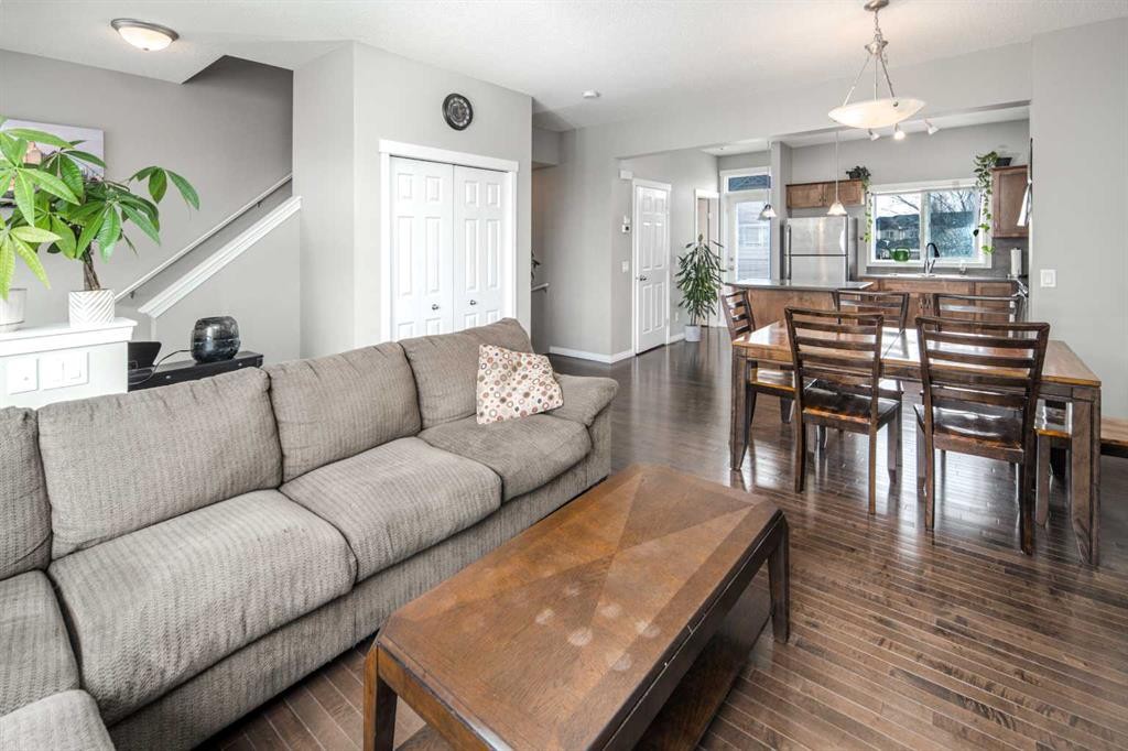 159 Kincora Heath Nw, Calgary, AB - Indoor Photo Showing Living Room
