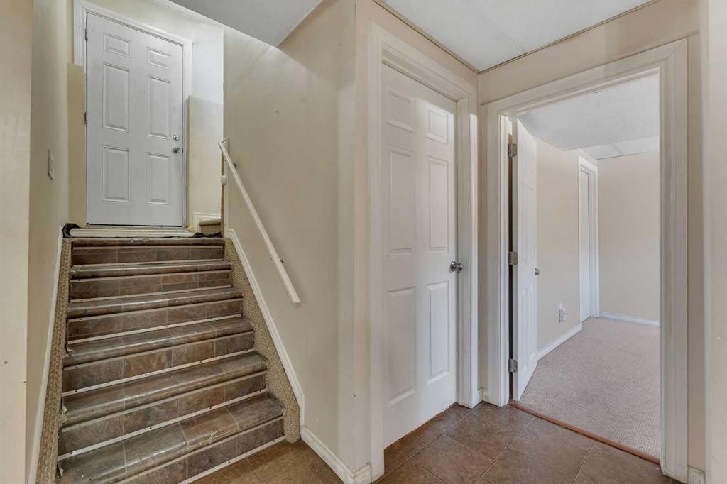 92 Taradale Drive Ne, Calgary, AB - Indoor Photo Showing Other Room