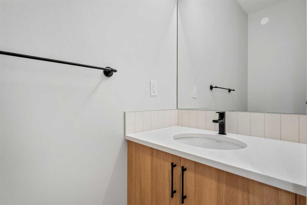 83 Dawson Wharf Mount, Chestermere, AB - Indoor Photo Showing Bathroom