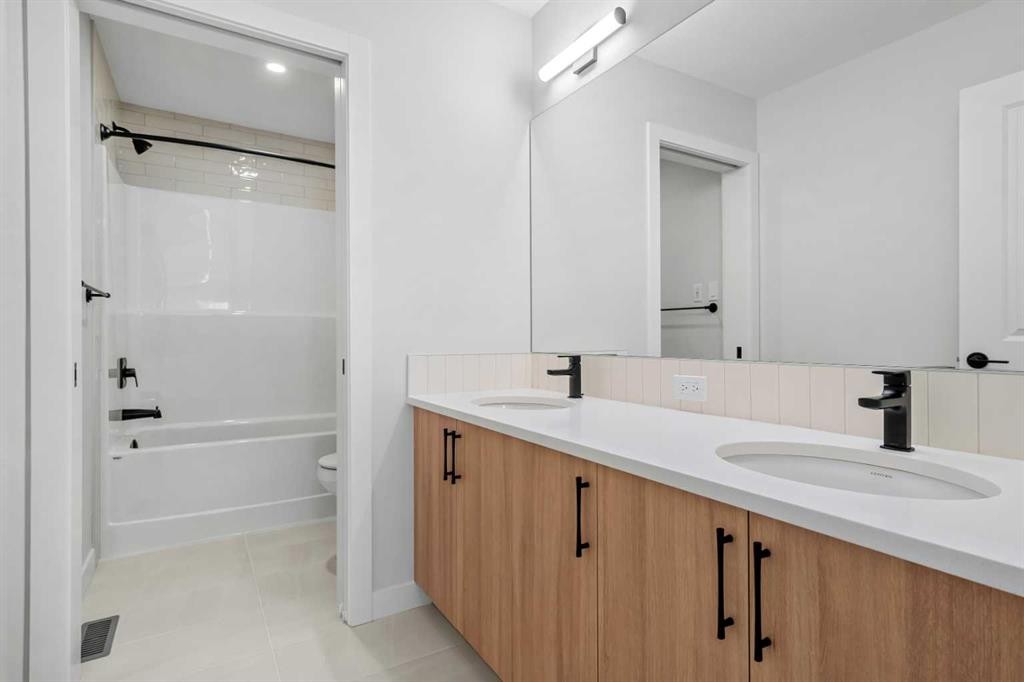 83 Dawson Wharf Mount, Chestermere, AB - Indoor Photo Showing Bathroom