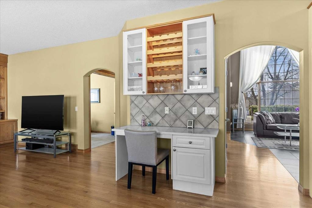 123 Schiller Crescent Nw, Calgary, AB - Indoor