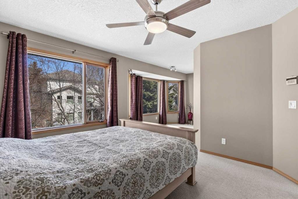 123 Schiller Crescent Nw, Calgary, AB - Indoor Photo Showing Bedroom