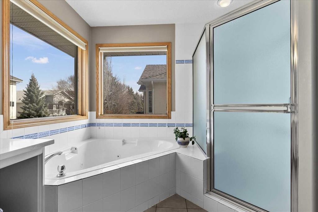 123 Schiller Crescent Nw, Calgary, AB - Indoor Photo Showing Bathroom
