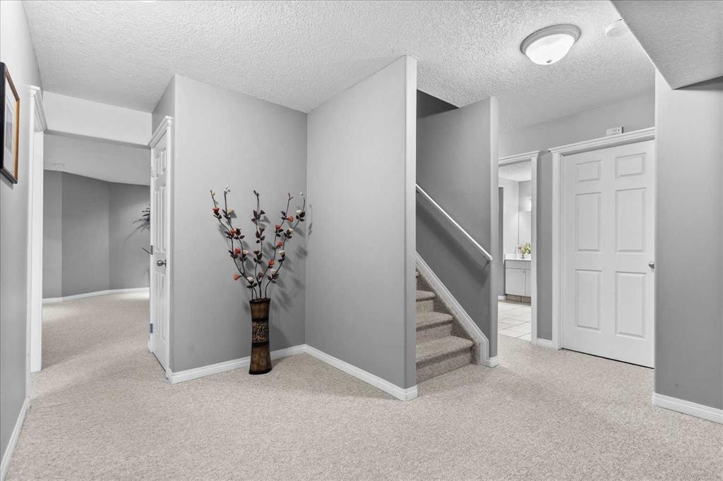 123 Schiller Crescent Nw, Calgary, AB - Indoor Photo Showing Other Room