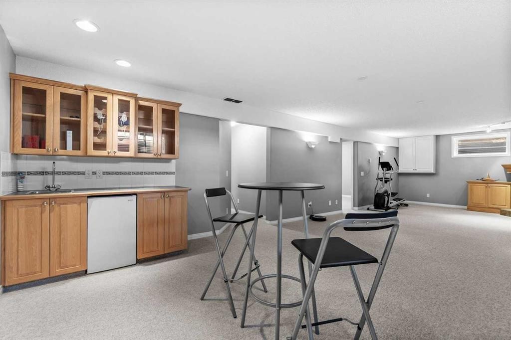 123 Schiller Crescent Nw, Calgary, AB - Indoor Photo Showing Other Room
