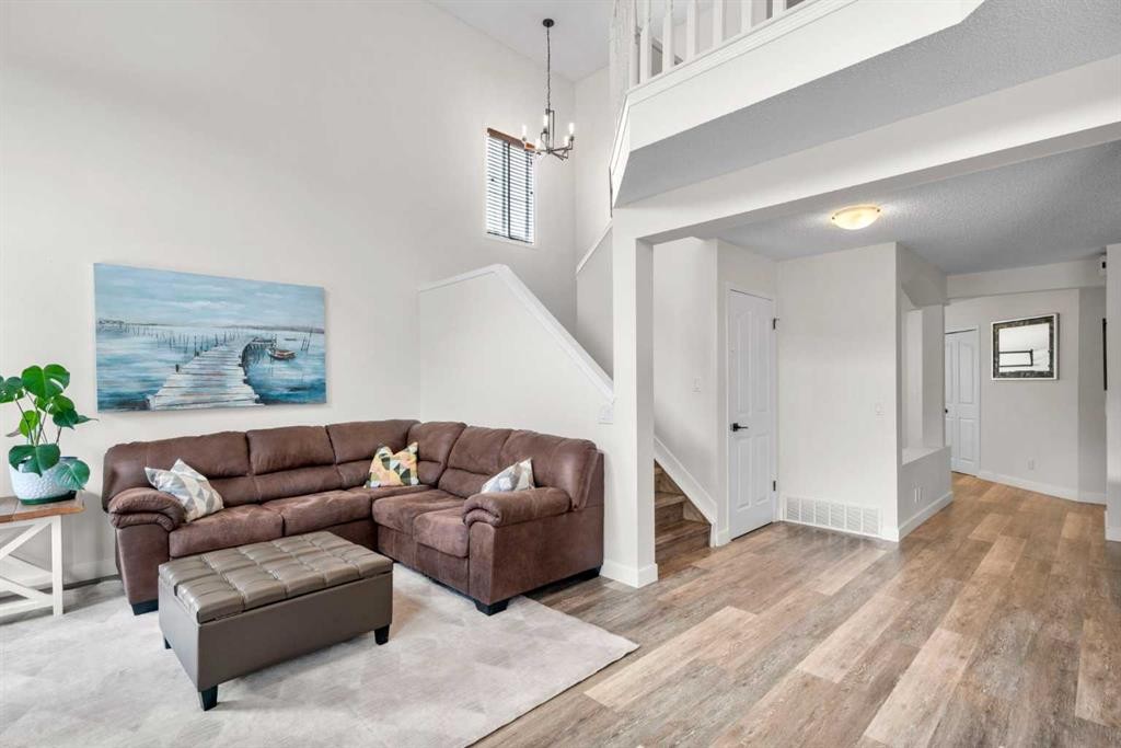 176 Douglas Ridge Green Se, Calgary, AB - Indoor Photo Showing Living Room