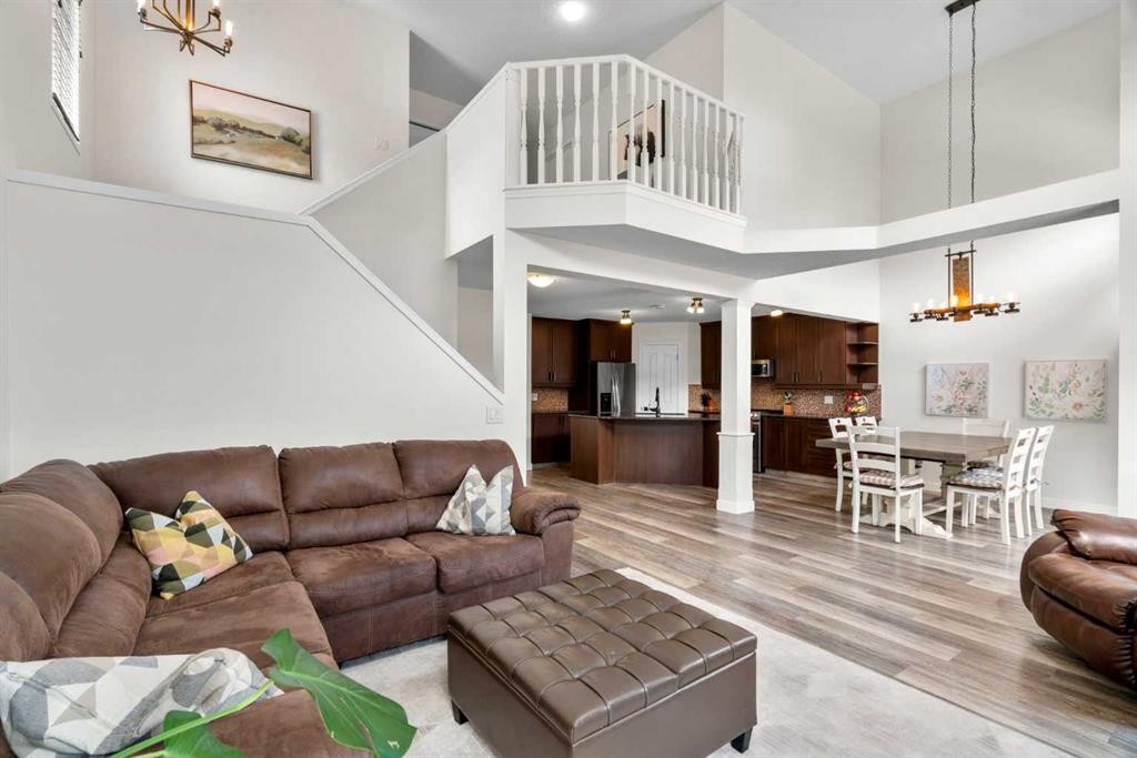176 Douglas Ridge Green Se, Calgary, AB - Indoor Photo Showing Living Room