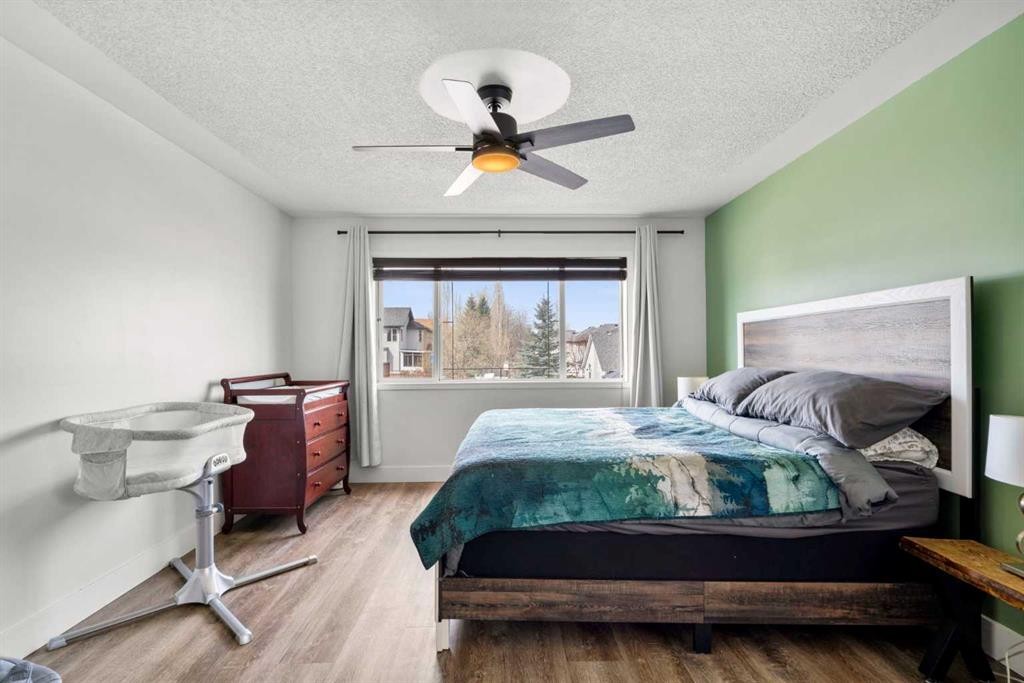 176 Douglas Ridge Green Se, Calgary, AB - Indoor Photo Showing Bedroom
