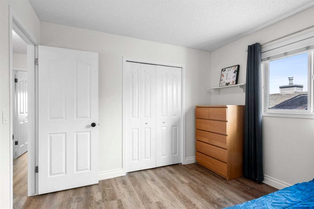 176 Douglas Ridge Green Se, Calgary, AB - Indoor Photo Showing Bedroom