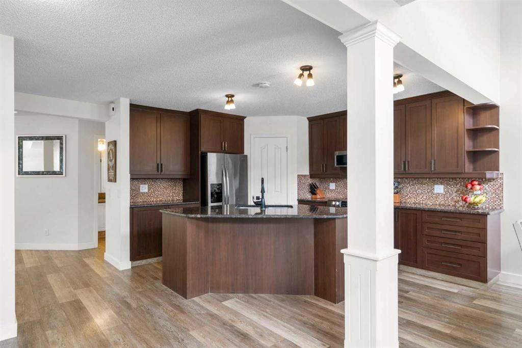 176 Douglas Ridge Green Se, Calgary, AB - Indoor Photo Showing Kitchen