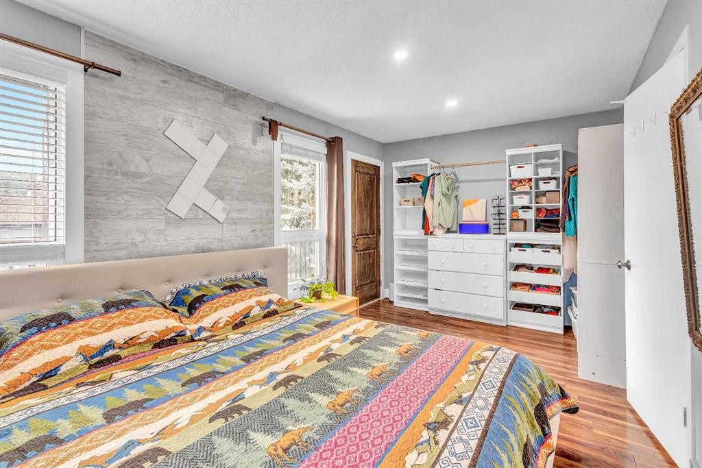 4532 Montgomery Avenue Nw, Calgary, AB - Indoor Photo Showing Bedroom