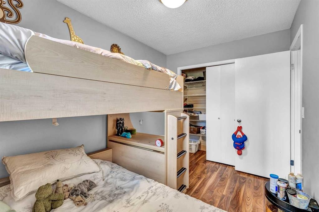 4532 Montgomery Avenue Nw, Calgary, AB - Indoor Photo Showing Bedroom