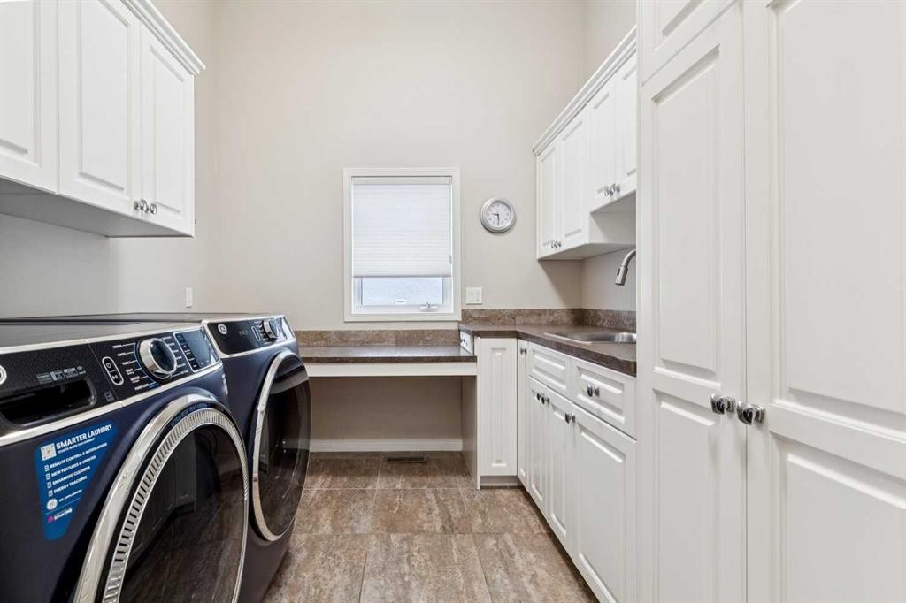 1656 Evergreen Hill Sw, Calgary, AB - Indoor Photo Showing Laundry Room