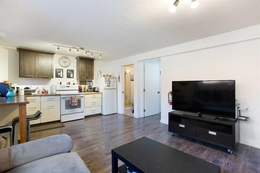 1144 Berkley Drive Nw, Calgary, AB - Indoor