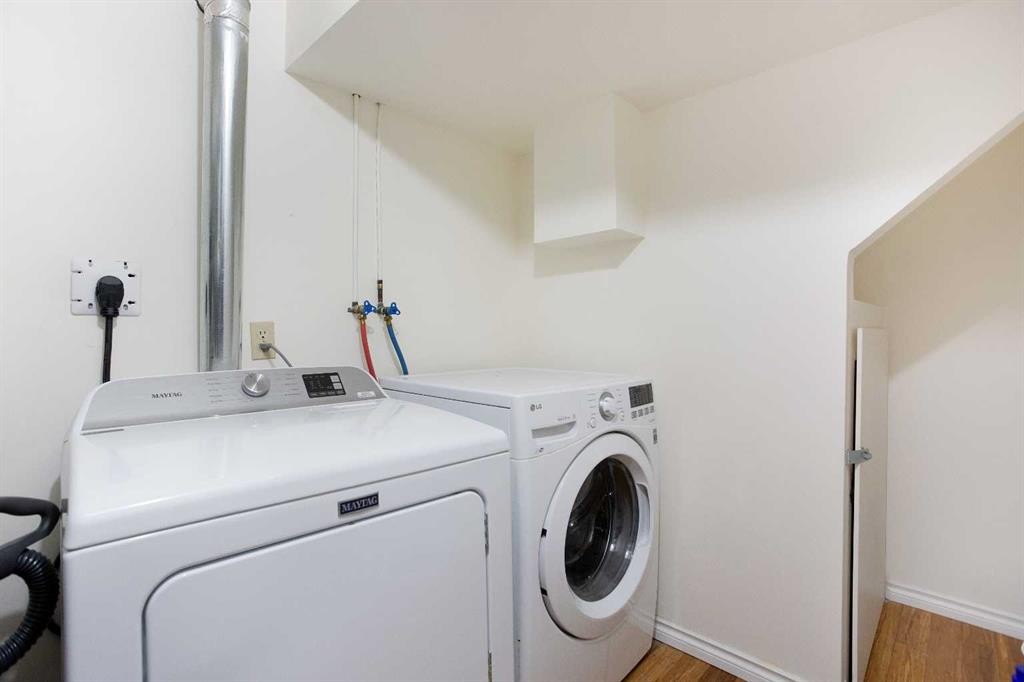 1144 Berkley Drive Nw, Calgary, AB - Indoor Photo Showing Laundry Room
