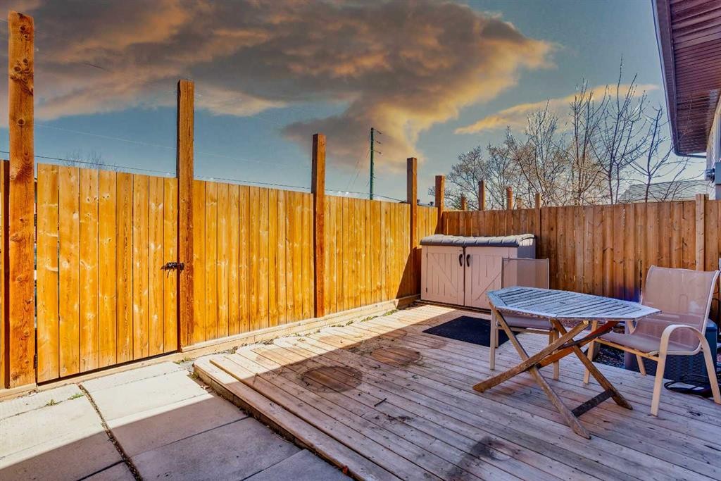1144 Berkley Drive Nw, Calgary, AB - Outdoor