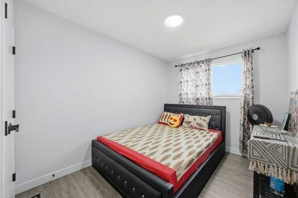 171 Rundlefield Crescent Ne, Calgary, AB - Indoor Photo Showing Bedroom