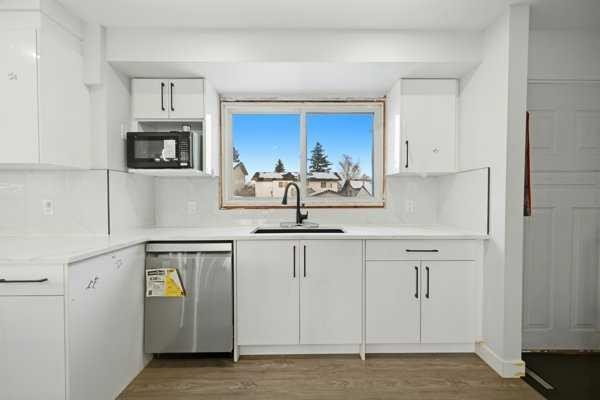 171 Rundlefield Crescent Ne, Calgary, AB - Indoor