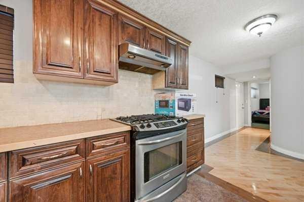 171 Rundlefield Crescent Ne, Calgary, AB - Indoor Photo Showing Kitchen