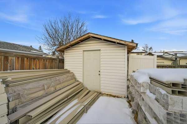 171 Rundlefield Crescent Ne, Calgary, AB - Outdoor With Exterior