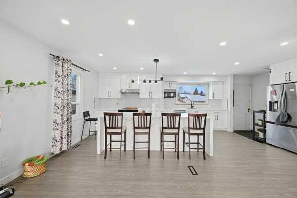 171 Rundlefield Crescent Ne, Calgary, AB - Indoor Photo Showing Kitchen With Upgraded Kitchen