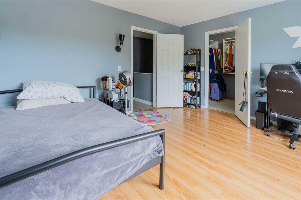 136 Martindale Drive Ne, Calgary, AB - Indoor Photo Showing Bedroom