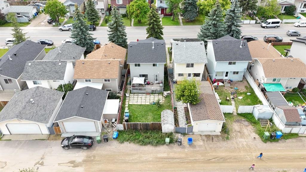136 Martindale Drive Ne, Calgary, AB - Outdoor