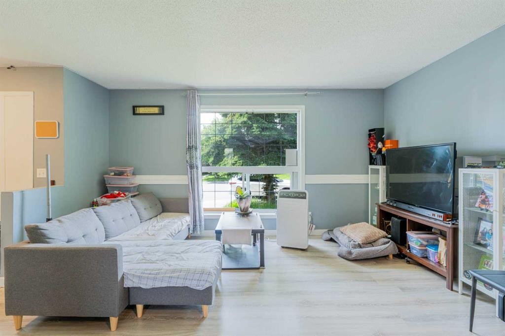 136 Martindale Drive Ne, Calgary, AB - Indoor Photo Showing Bedroom