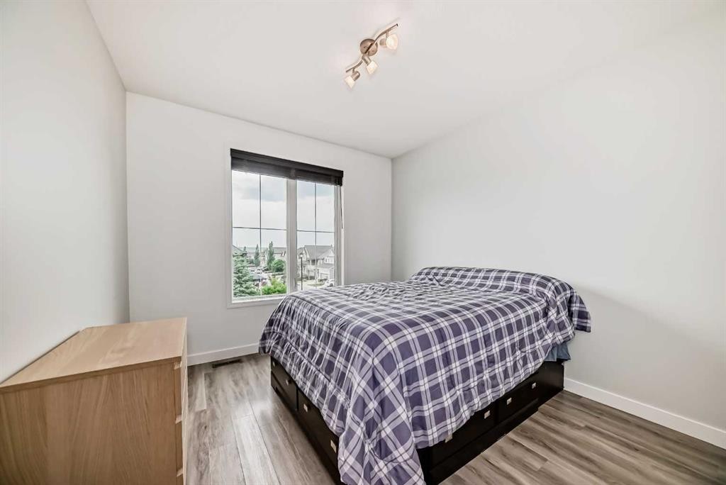 1068 Windhaven Close Sw, Airdrie, AB - Indoor Photo Showing Bedroom