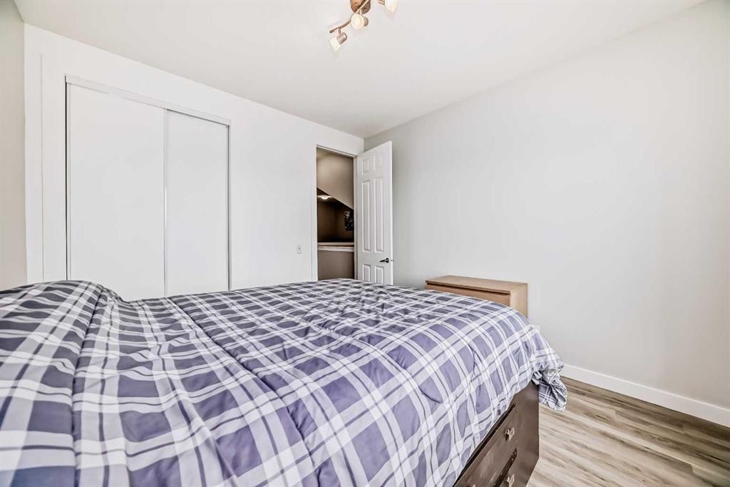 1068 Windhaven Close Sw, Airdrie, AB - Indoor Photo Showing Bedroom