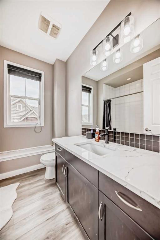 1068 Windhaven Close Sw, Airdrie, AB - Indoor Photo Showing Bathroom