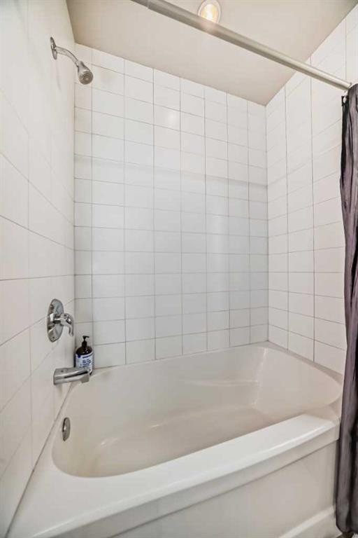 1068 Windhaven Close Sw, Airdrie, AB - Indoor Photo Showing Bathroom