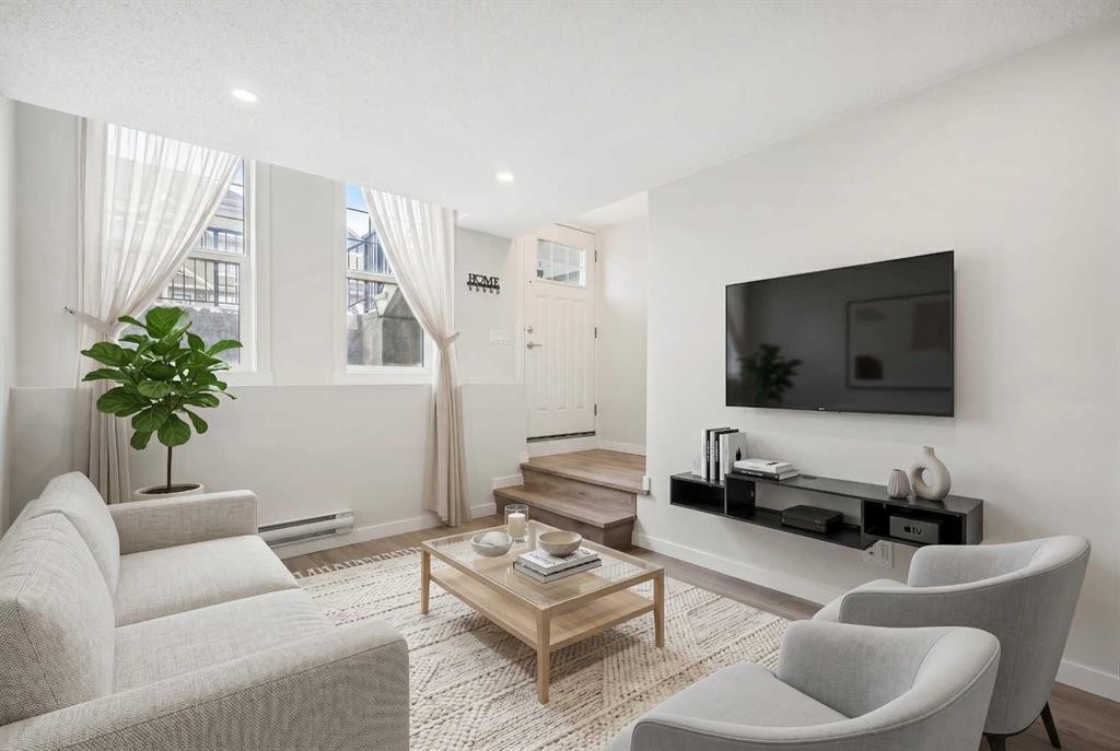 167 Cranbrook Square Se, Calgary, AB - Indoor Photo Showing Living Room