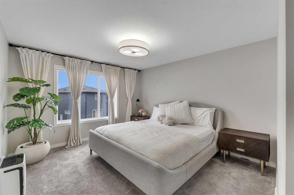 341 Walcrest View Se, Calgary, AB - Indoor Photo Showing Bedroom