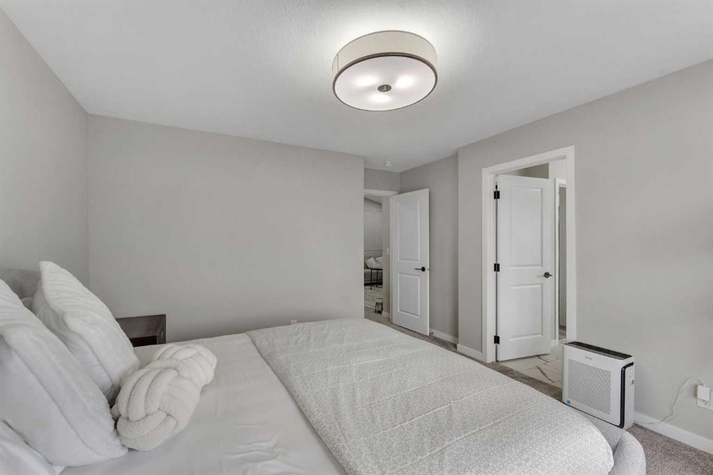 341 Walcrest View Se, Calgary, AB - Indoor Photo Showing Bedroom