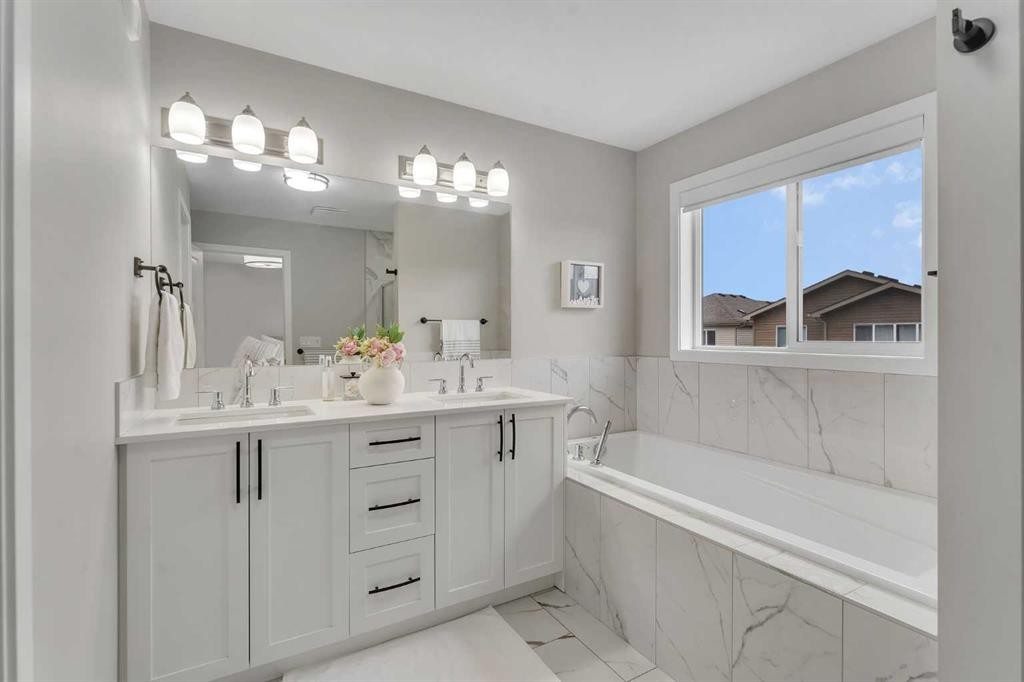 341 Walcrest View Se, Calgary, AB - Indoor Photo Showing Bathroom