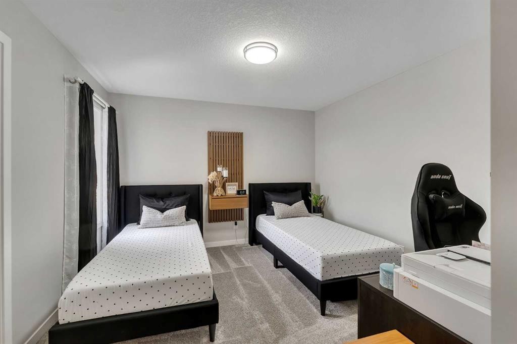 341 Walcrest View Se, Calgary, AB - Indoor Photo Showing Bedroom