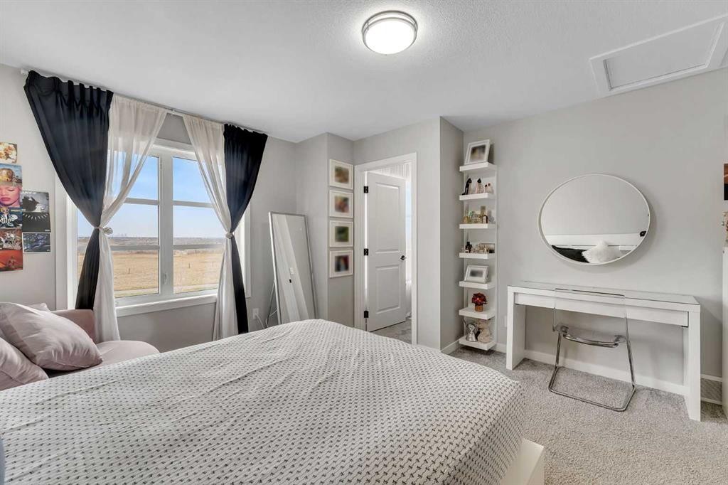 341 Walcrest View Se, Calgary, AB - Indoor Photo Showing Bedroom