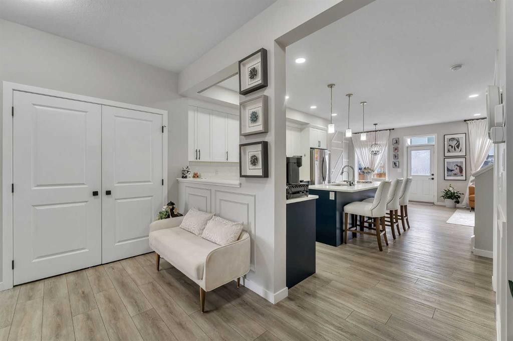 341 Walcrest View Se, Calgary, AB - Indoor