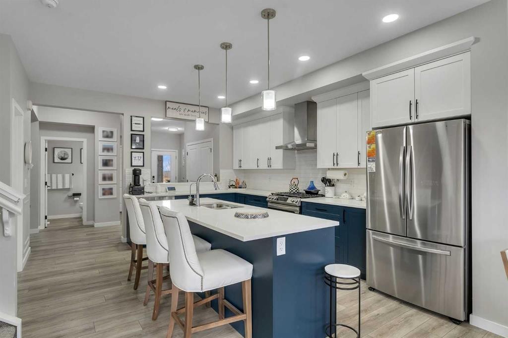341 Walcrest View Se, Calgary, AB - Indoor Photo Showing Kitchen With Upgraded Kitchen
