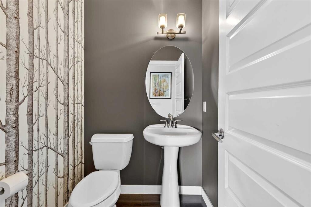31 Evansridge Close Nw, Calgary, AB - Indoor Photo Showing Laundry Room