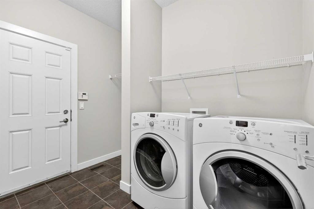 31 Evansridge Close Nw, Calgary, AB - Indoor Photo Showing Other Room